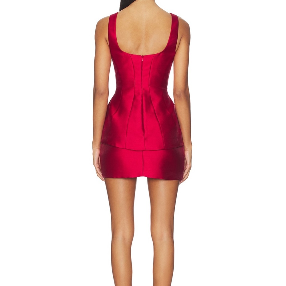 Elegant Red Sleeveless Dress - Picture 3 of 3